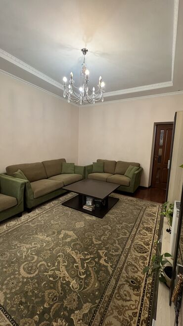 квартир токмок: 3 бөлмө, 71 кв. м, Сталинка, 2 кабат, Косметикалык ремонт