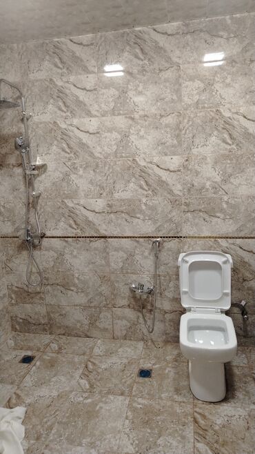 Binalar: Qaraçuxur qəsəbəsi.Neftcilər parkın yanı 2 otaqlı ev kira verilir.qaz — 9