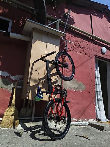 Dağ/şosse üçün hibrid tipli velosiped - Çərçivə: ön hissə karbon