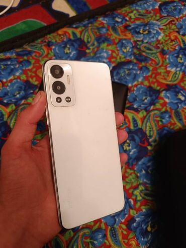 Мобильные телефоны: Infinix Hot 12, Б/у, 4 ГБ, цвет - Белый, 1 SIM, eSIM, 2 SIM