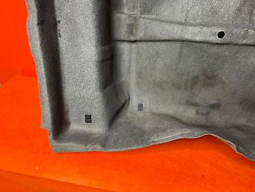 Другие детали кузова: Серая обшивка багажника автомобиля, разработанная для защиты — 5