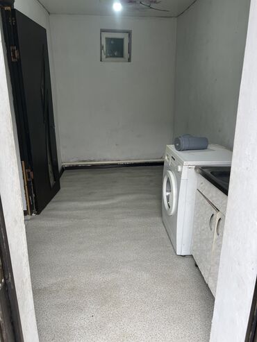 продаю дом в рабочем городке: Ж/м Бакай атадан 1комната прихошкасы менен берилет мебель жок бытовой