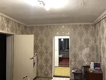 Продажа коттеджей и домов: Продаю дом в ж/м Ала-тоо общей площадью 90м2 4комнаты + — 2