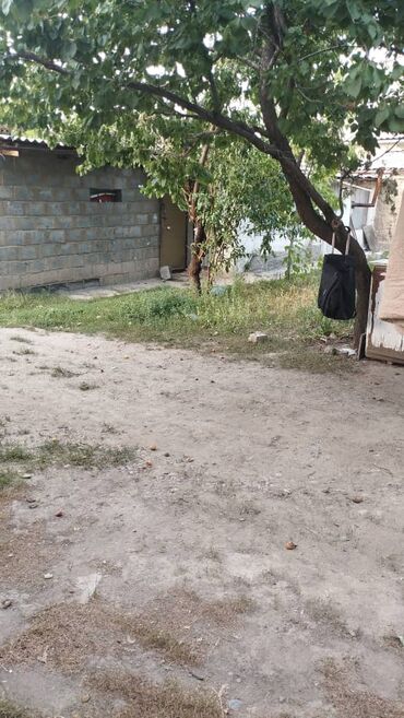 я ищу дом: Продаю участок в ж/м Кок-жар 4сот, есть хоз.постройки, свет, вода