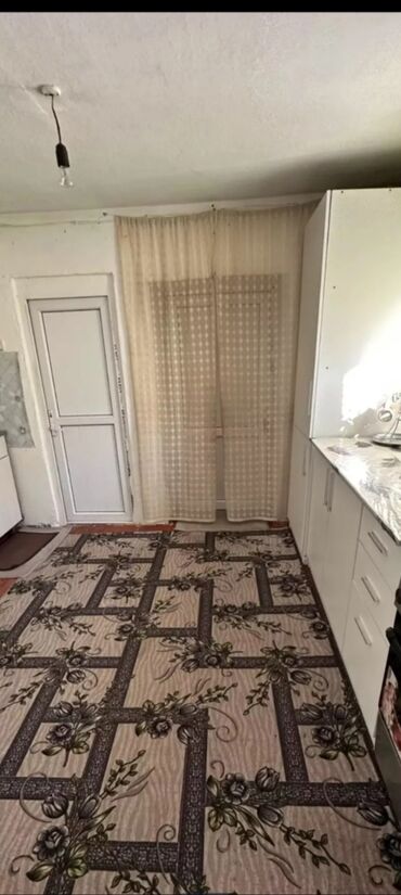 пишпек рабочий городок: 59 м², 3 комнаты, Парковка, Забор, огорожен