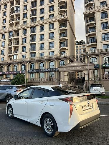 Toyota: Toyota Prius: 2017 г., 1.8 л, Автомат, Гибрид, Хэтчбэк — 3