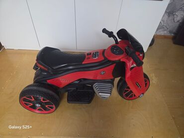 Gəzinti arabaları: Usaq motosikleti 100 azn tecili satilir prablemi yoxdu istifade