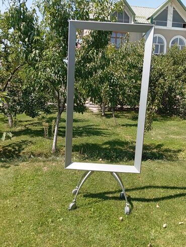 емкость для воды железная: 2 штуки металлическая выставочная стойка прямоугольной формы