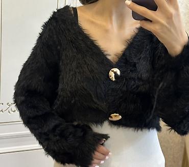 шерстяные мужские кардиганы: Qadınlar üçün qısa fason, qara süni tüklü kardiqan. - Material — 1