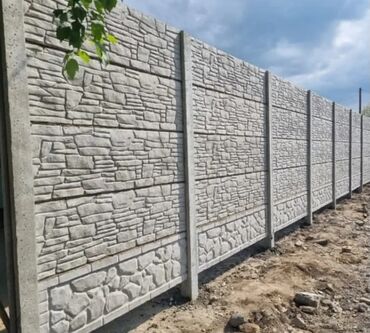 железный лист для забора: Секционный забор из бетонных панелей, предназначенный для ограждения