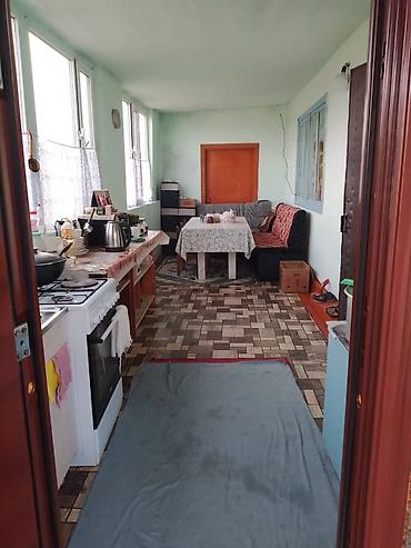 Продажа коттеджей и домов: Продаётся дача с хозяйственными постройками и просторным двором. - — 8