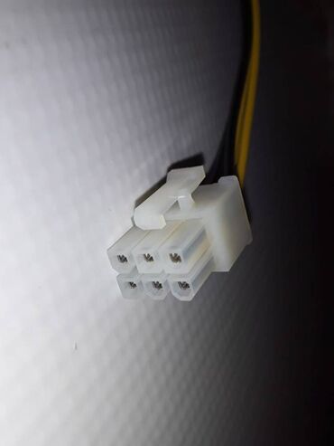 Digər ehtiyat hissələri: Masaüstü kompüter üçün "Sata" kabelləri satılır. Biri 5 manat — 8