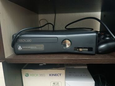 xbox 360 250: Продаю Xbox 360 в хорошем состоянии есть 16 игр в нутри, пришивка