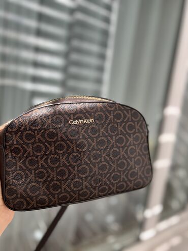 Классические сумки: Сумка Calvin Klein, кросс Боди, оригинал, в отличном состоянии Отдам