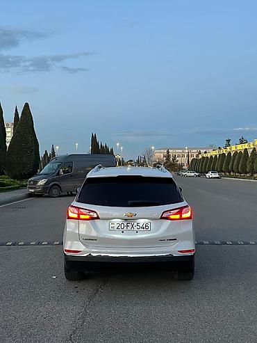 şevralet equinox: Chevrolet Equinox – ağ rəngli, şəhər və uzun yol üçün rahat krossover — 6