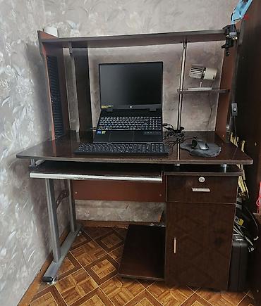 Продаю компьютерный стол. Стол в хорошем состоянии, с выдвижной полкой