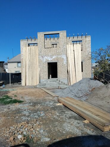 дом крыша: Кирпичный двухэтажный дом (коробка) с монолитными перекрытиями и