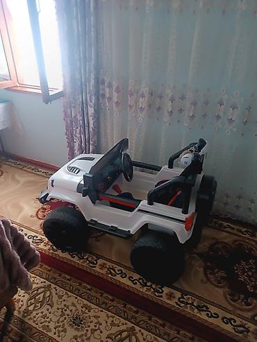 Jeep: Uşaq elektro-mobil – Jeep tərzində off-road model - Korpus: ağ rəng at lalafo.az — 2 Jeep: Uşaq elektro-mobil – Jeep tərzində off-road model - Korpus: ağ rəng — 2