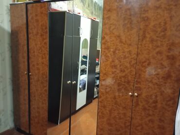 işlenmiş dolab: İşlənmiş, 6 qapı Düz dolab, Dolab-asılqan