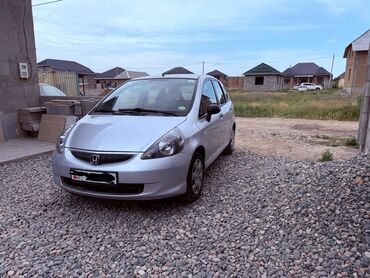 япошка фит: Автомобиль Honda Fit серебристого цвета. Компактный хэтчбек, удобный