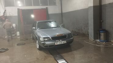 Audi A6: 1995 г., 2 л, Механика, Газ, Седан