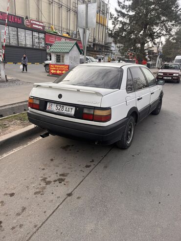 Volkswagen: Volkswagen Passat: 1992 г., 1.8 л, Механика, Бензин, Седан