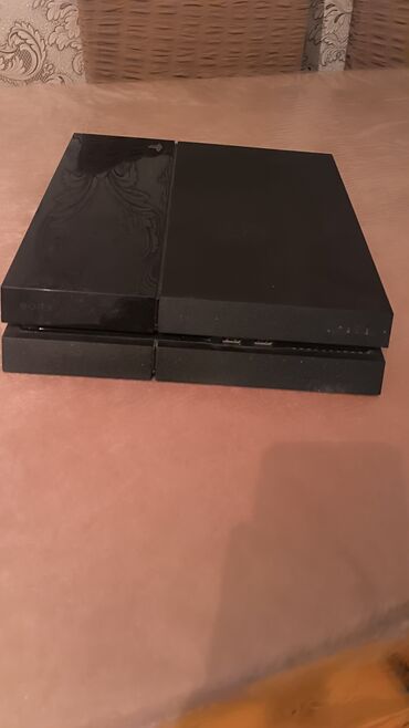 2 ci əl soyuducular: Ps 4 heçbir problemi yoxdur 2 orginal pult 2 oyun diski içində başqa