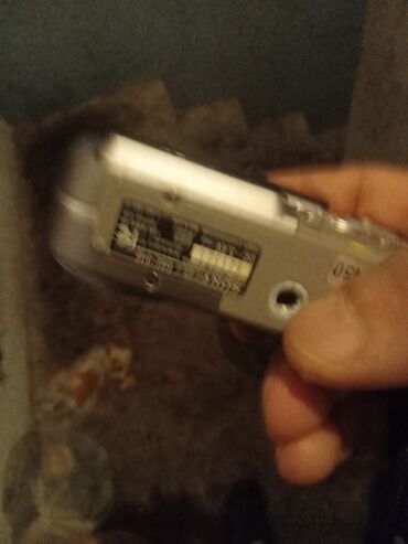 Fotokameralar: Sony Cyber-shot DSC-P10 rəqəmsal fotoaparat Xüsusiyyətlər: - Model — 21