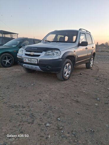 срочно продаю в связи с переездом: Chevrolet Нива: 2003 г., 1.7 л, Механика, Бензин, Внедорожник