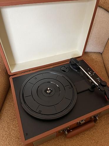 gramofon satilir: Qramafon və 6 ədəd plastinka birgə satılır.Çox səliqəli istifadə — 1
