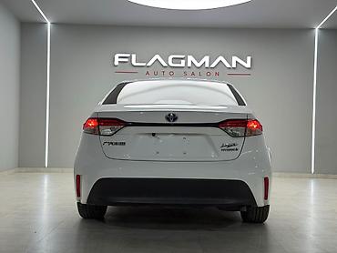 Toyota: Toyota Corolla: 2023 г., 1.8 л, Вариатор, Гибрид, Седан — 4