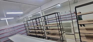 стелаш: Продаётся витриные стеллажи б/у но состояние почти новое . СРОЧНО — 4