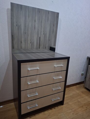 спальная гарнитуры: Кийим үчүн комод, Колдонулган, Күзгүсү менен, түсү - Күрөң, Өзү алып кетүү