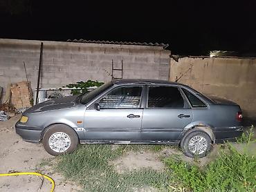 Унаа: Volkswagen Passat: 1994 г., 1.8 л, Кол менен иштөөчү, Бензин, Седан — 2