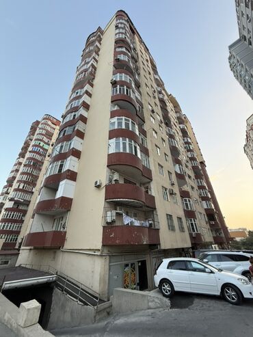 Uzunmüddətli kirayə mənzillər: Ünvan Neftçilər metrosuna 10 dəqiqəlik məsafədə yerləşir . Otaq