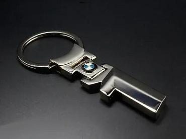 obe: Metalni privezak BMW 1 - obostrani. Auto privesci kao sa slike. ✨ — 2