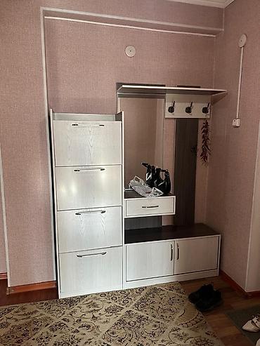 o store: 3 комнаты, Ошский мкр., Собственник, Парам без детей, от 6 месяцев, С мебелью полностью — 7
