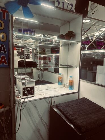 ак жар ж м: Продается срочно витринный шкаф