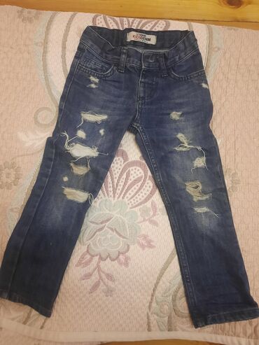 uşaq üçün velur idman kostyumu: Uşaq üçün jeans şalvar.
olçü 3-4 yaş,98-104sm .
10 azn