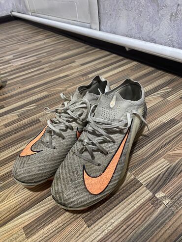 художественная литература: 1200сом состояние хорошая размер 41