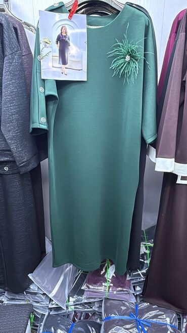 женское платье из вельвета: Размеры: 48.50.52.54. Оптом 1000сом Розница 1400. Доставка по