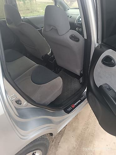 Honda: Honda Fit: 2002 г., 1.5 л, Вариатор, Бензин, Хэтчбэк — 5