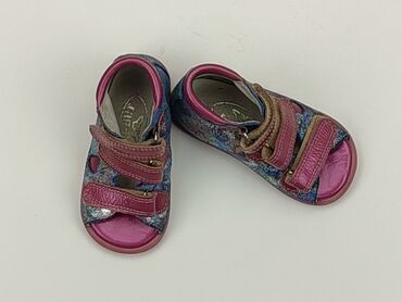 ccc sandały z zakrytymi palcami: Sandals 21, New