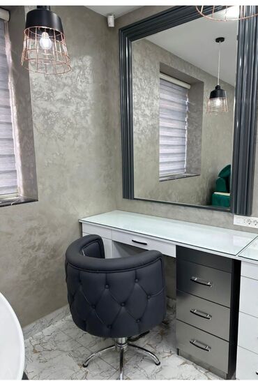 Salon, tibbi mebel dəsti: Salon guzgusu 300 azn, kreslo 100 azn ünvan Yaşıl teata yaxın ✨ Pərvin