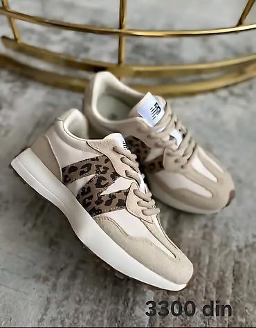 Patike: New Balance patike

CLASSIC

36-46

Cene su na slikama — 18