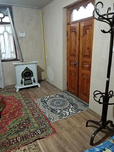 20ci sahe kiraye ev: Kirayə üçün 1 otaqlı, mebelli həyət evi - Plan: geniş otaq + mətbəx + — 1