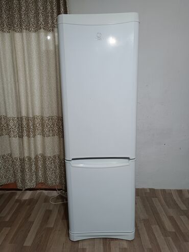 холодилник в рассрочку: Холодильник Indesit, Б/у, Двухкамерный, De frost (капельный), 60 * 190 * 60