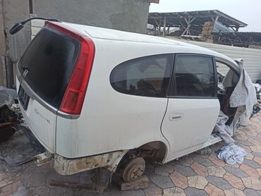 продаю дом: Разбор Honda Stream (белый кузов, универсал/минивэн). Доступны