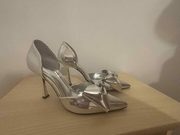 Salonke: Salonke, Reserved, 39 — 4