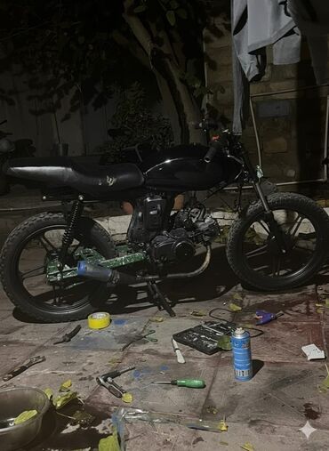 купить шлем для мотоцикла бу: Özəlləşdirilmiş kiçik motosiklet – şəhər içi gəzinti və hobbi